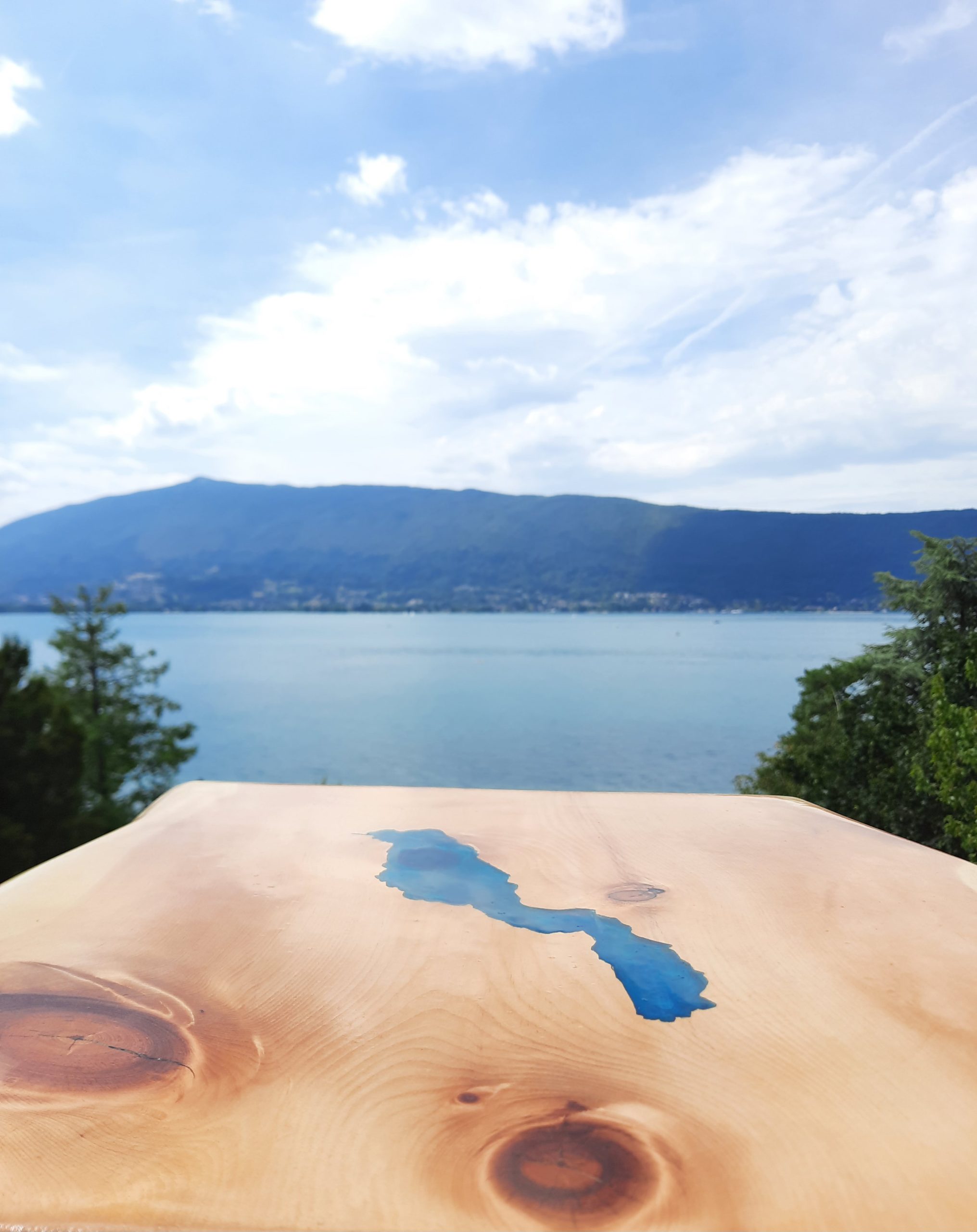 Table d’appoint « Lac d’Annecy »